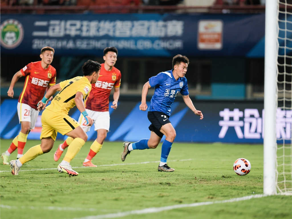单国脚力战四国脚,玉昆艰难收获中超首分松口气 单国脚力战四国脚,玉昆艰难收获中超首分松口气